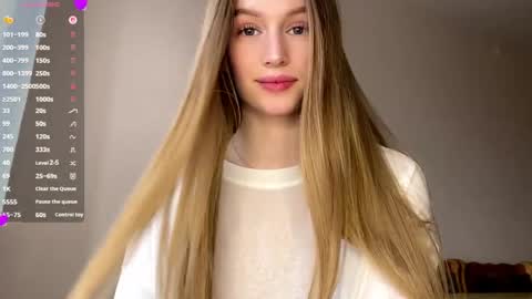 Snapshot of antionettepulgarin chatting on April 6, 3:13 pm Viktoria online show from April 6, 3:13 pm