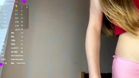 Snapshot of antionettepulgarin chatting on April 19, 3:44 pm Viktoria online show from April 19, 3:44 pm