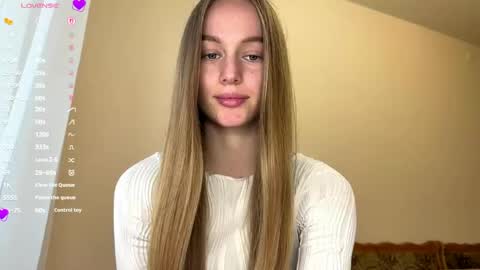 Snapshot of antionettepulgarin chatting on June 6, 3:39 pm Viktoria online show from June 6, 3:39 pm