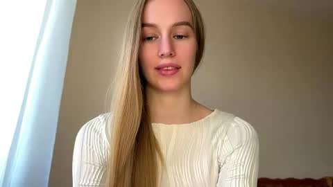 Snapshot of antionettepulgarin chatting on June 11, 3:21 pm Viktoria online show from June 11, 3:21 pm