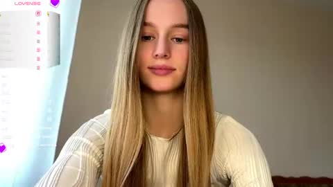 Snapshot of antionettepulgarin chatting on June 14, 3:58 pm Viktoria online show from June 14, 3:58 pm