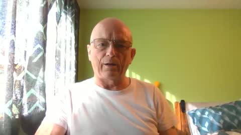 Snapshot of antmatt2025 chatting on October 27, 10:19 am antmatt2025 online show from October 27, 10:19 am