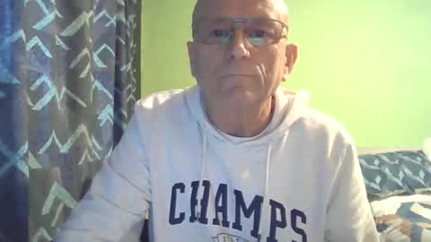 Snapshot of antmatt2025 chatting on November 4, 3:00 pm antmatt2025 online show from November 4, 3:00 pm