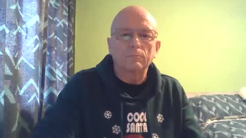 Snapshot of antmatt2025 chatting on December 15, 10:19 am antmatt2025 online show from December 15, 10:19 am