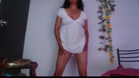 Snapshot of anto055 chatting on December 9, 2:02 am Antonella online show from December 9, 2:02 am