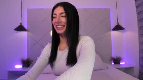 Snapshot of antonella__rouse chatting on March 17, 12:04 am Antonella online show from March 17, 12:04 am