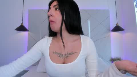 Snapshot of antonella__rouse chatting on April 10, 7:40 pm Antonella online show from April 10, 7:40 pm