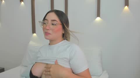 A N T O N E L L A  online show from February 5, 3:09 pm
