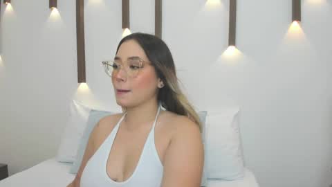 A N T O N E L L A  online show from February 6, 12:05 pm