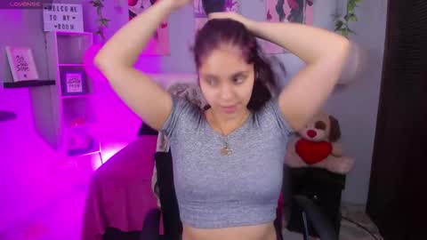 Snapshot of antonella_emma chatting on November 18, 12:53 pm online show from November 18, 12:53 pm