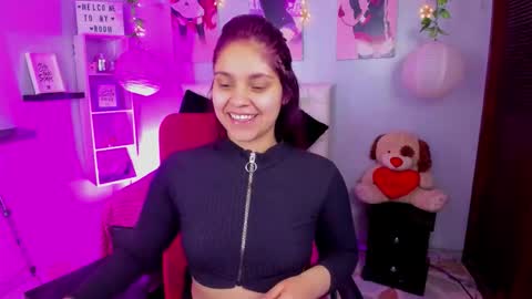 Snapshot of antonella_emma chatting on November 19, 1:00 pm online show from November 19, 1:00 pm