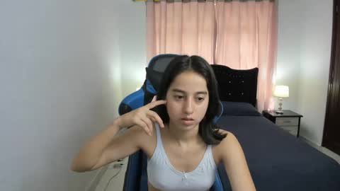 Snapshot of antonella_heinz_ chatting on November 3, 5:58 pm Antonella online show from November 3, 5:58 pm