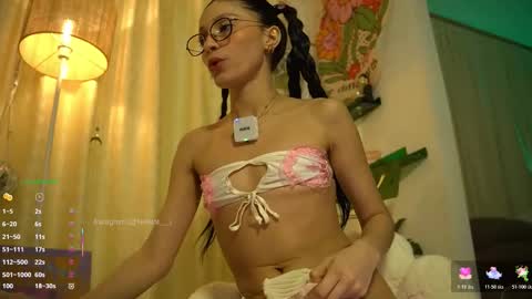 Snapshot of antonella_maitt chatting on December 15, 12:37 am Nell. online show from December 15, 12:37 am