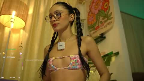 Snapshot of antonella_maitt chatting on December 16, 12:48 am Nell. online show from December 16, 12:48 am