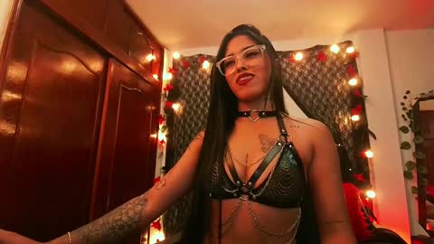 Snapshot of antonella_miller18 chatting on December 20, 2:16 pm Antonella online show from December 20, 2:16 pm