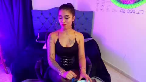 Snapshot of antonella_miller18 chatting on February 5, 6:02 am Antonella online show from February 5, 6:02 am