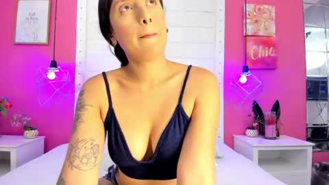 Snapshot of antonella_morrison chatting on July 2, 3:23 am Antonella online show from July 2, 3:23 am