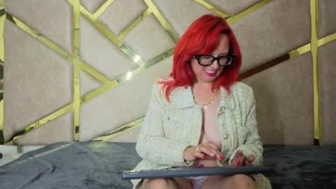 Snapshot of antonella_santorini chatting on May 27, 1:57 am online show from May 27, 1:57 am
