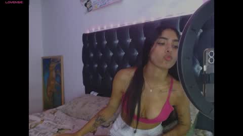 Snapshot of antonellaandnoah chatting on January 22, 12:16 am AntonellaAndNoah online show from January 22, 12:16 am