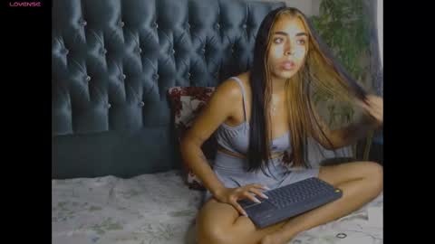 Snapshot of antonellaandnoah chatting on February 13, 10:54 pm AntonellaAndNoah online show from February 13, 10:54 pm