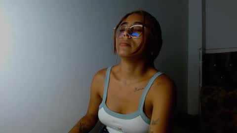 Snapshot of antonellaandnoah chatting on February 27, 3:14 am AntonellaAndNoah online show from February 27, 3:14 am