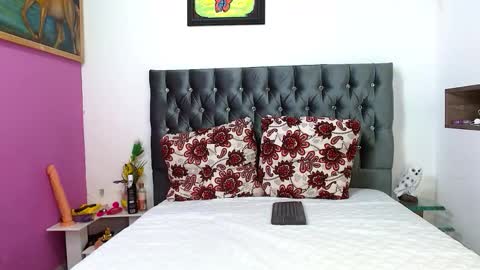 Snapshot of antonellaandnoah chatting on March 24, 6:29 am AntonellaAndNoah online show from March 24, 6:29 am