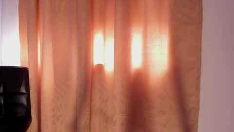 Snapshot of antonellahall_ chatting on April 8, 6:19 pm AntonellaHall online show from April 8, 6:19 pm
