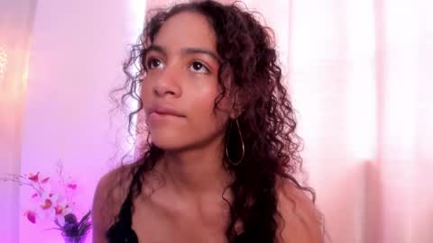 Snapshot of antonellahall_ chatting on April 22, 6:42 pm AntonellaHall online show from April 22, 6:42 pm
