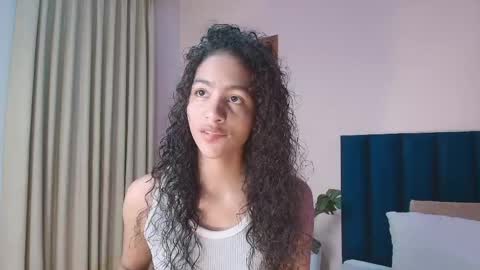 Snapshot of antonellahall_ chatting on June 6, 1:00 am AntonellaHall online show from June 6, 1:00 am
