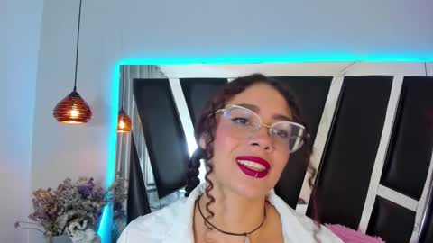 A N T O N E L L E  online show from December 19, 11:39 am