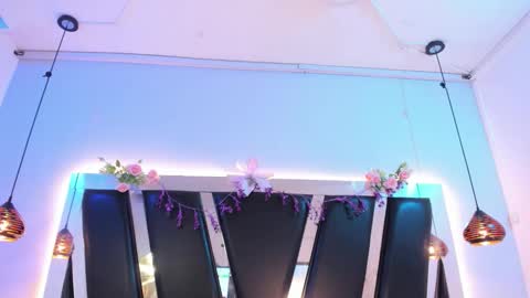 A N T O N E L L E  online show from March 8, 11:14 am