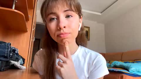 Snapshot of antonettabunyan chatting on March 27, 8:26 am Serena online show from March 27, 8:26 am