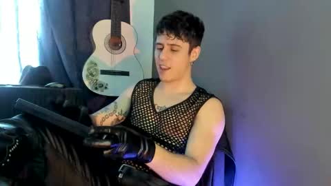 antonnello_ online show from December 1, 3:39 pm