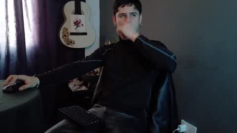 Snapshot of antonnello_ chatting on March 29, 7:14 pm antonnello_ online show from March 29, 7:14 pm