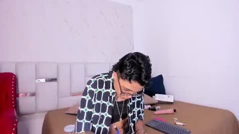antony_d_ossa online show from June 9, 8:31 pm