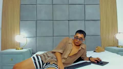 Snapshot of antonycres chatting on November 8, 3:23 pm Antonycress online show from November 8, 3:23 pm