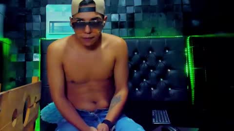 Snapshot of antonycres chatting on November 11, 12:27 pm Antonycress online show from November 11, 12:27 pm