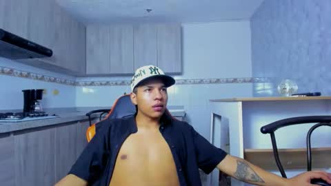 Snapshot of antonycres chatting on December 17, 12:33 pm Antonycress online show from December 17, 12:33 pm