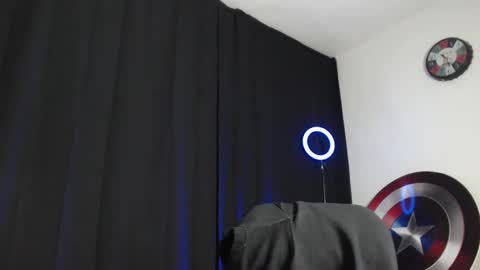 Instagram miguelangel1802  online show from December 13, 4:11 am