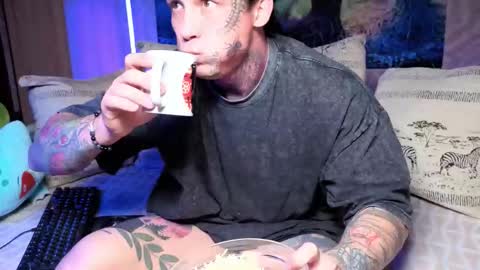 Tom online show from November 3, 3:24 pm