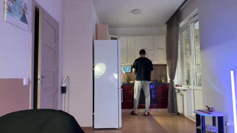 Tom online show from March 3, 5:13 am