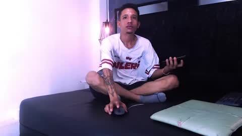 Snapshot of anxiuos_miller chatting on May 28, 5:05 am anxiuos miller online show from May 28, 5:05 am