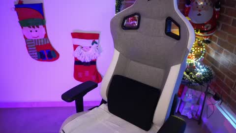 anya online show from December 8, 7:00 pm