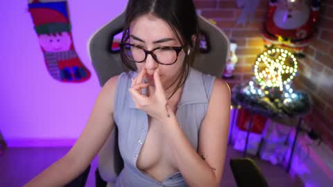 anya online show from December 8, 10:03 pm
