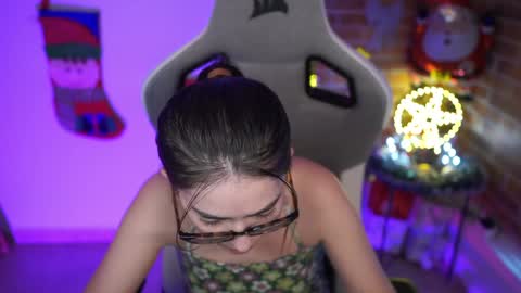 anya online show from December 13, 8:04 pm