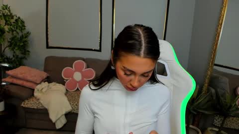 Snapshot of anyarayne chatting on March 28, 1:43 pm Anya online show from March 28, 1:43 pm