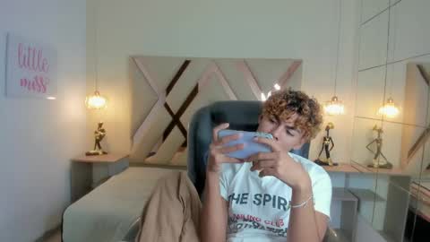 anyelotwink online show from March 24, 4:28 am