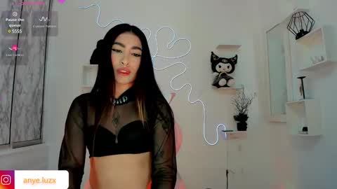 anyeluz_z online show from February 25, 7:25 pm