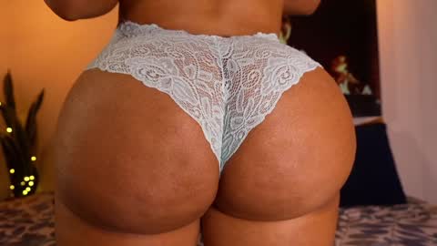 Snapshot of anyiled chatting on January 6, 3:42 am Dulce Maria online show from January 6, 3:42 am