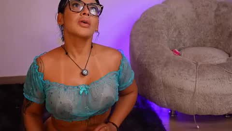 Snapshot of anyiled chatting on February 4, 3:23 am Dulce Maria online show from February 4, 3:23 am